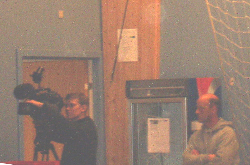Billede fra møde i Terslev Hallen d. 8/10 2008. TV2 sender direkte fra mødet
